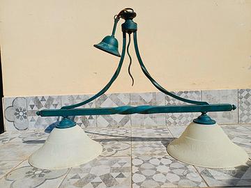 lampadario in ferro battuto e vetro satinato