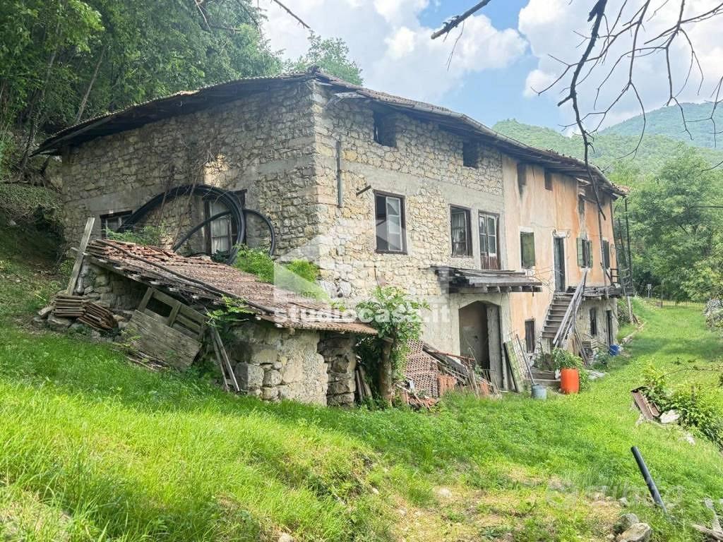 Rustico / Casale di 500 m² con più di 5 locali e p - Vista 3
