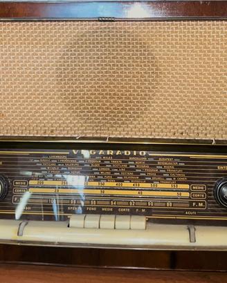 Radio a Valvole d'Epoca - VEGA (Brion) Mod. FM 116