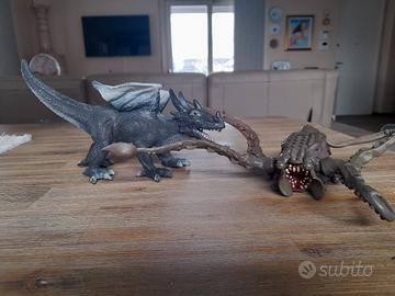 dinosauri e altri animali in plastica.