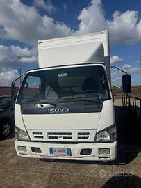 Furgone isuzu npr. Patente B, motore nuovo