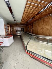 Immobile di 145 m² con 1 locale a Montevarchi