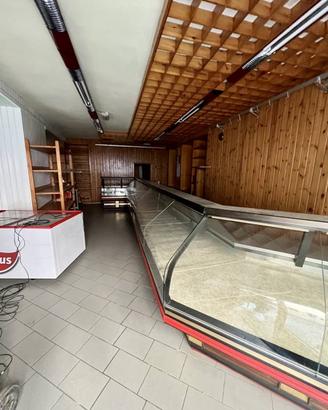 Immobile di 145 m² con 1 locale a Montevarchi