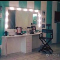 Specchiera con postazione make-up 