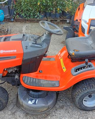 TRATTORINO TAGLIAERBA HUSQVARNA TS 138