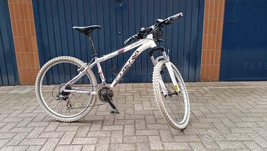 Mountanbike 26" telaio alto