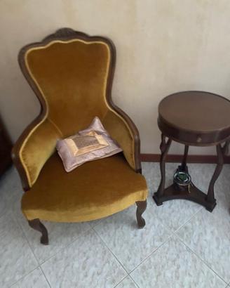 Poltrona antica in velluto