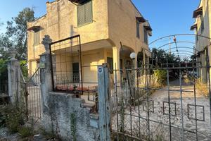Rif. 358 fronte domiziana - villa singola 2 appart