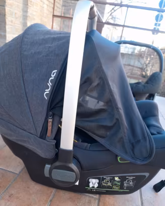 Passeggino trio con base isofix e accessori
