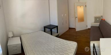 Camera singola a ragazza