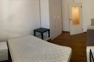 Camera singola a ragazza