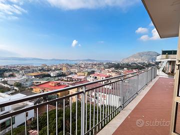 Pozzuoli ampio appartamento con vista panoramica