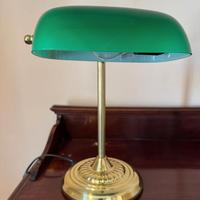 Lampada banker vintage in ottone con vetro verde