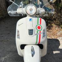 Piaggio Vespa 300 GTS - 2011