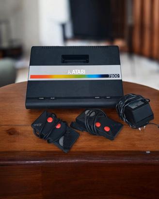 Console Atari 7800 originale.