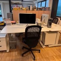 Scrivania da ufficio e cassettiera a combinazione 