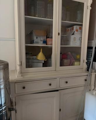 Credenza antica in legno bianco con vetrina