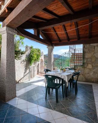Appartamento al piano terra con veranda a Talavà