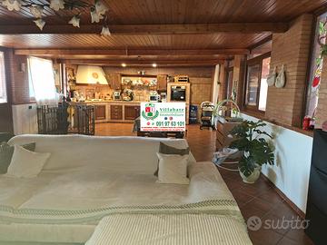 3°Piano 9 vani 2 servizi ascensore 2 p.auto