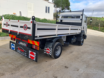 Nissan t100 ribaltabile