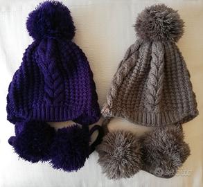 Set due berretti in maglia con ponpon 