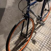 Bici monomarcia leggera con ruote da 28 - fixed