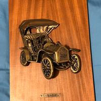 Quadretto in legno con automobile
