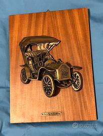 Quadretto in legno con automobile