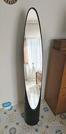 Specchio ovale nero di design 