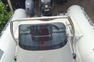 Gommone con carrello e motore 140 Suzuki e 6 scort