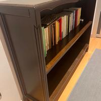 Scaffale in legno di noce