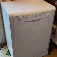 Lavastoviglie Indesit 