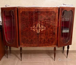 mobile antico in legno e marmo