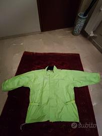 Giacca e pantaloni antiacqua moto