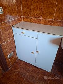 Mobile bianco bagno