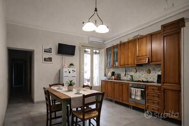 Camera soppalcata con zona studio