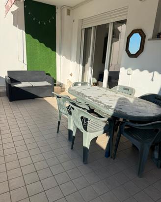 Appartamento ristrutturato con ampio terrazzo e 2