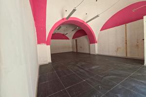 Ampio locale commerciale in zona centrale