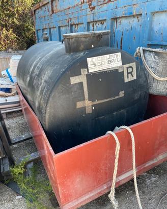 Cisterna gasolio 2000 litri con bacino e sfiato