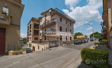 QUADRILOCALE AMPIA METRATURA ZONA CENTRALE