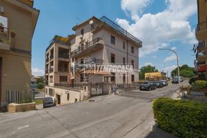 QUADRILOCALE AMPIA METRATURA ZONA CENTRALE