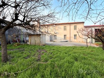 Casaleone (VR) - Casa indipendente con magazzino