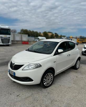 Lancia Ypsilon 0.9 TwinAir 85 CV 5 porte Metano Ec