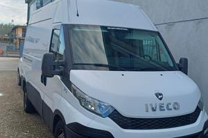 Iveco Dayli passo medio tetto alto