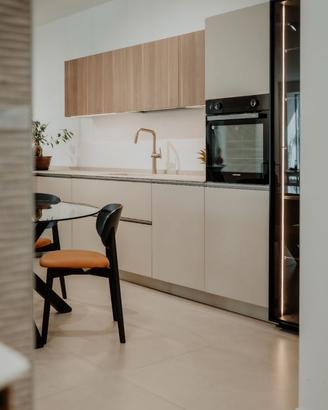 Cucina moderna modello Skin con sistema Easy Table