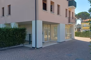 Studio - negozio - ufficio - 120 mq con garage