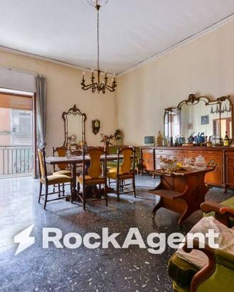 Appartamento di 211 m² con 5 locali a Napoli
