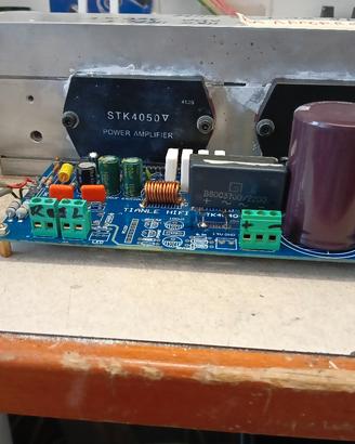 amplificatore stereo 2 x 150 W RMS 4 ohm