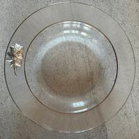 Piatto in vetro trasparente con decoro in argento