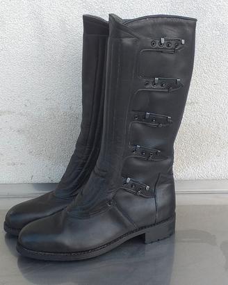 Stivali CC 5 fibbie del 1986 tg. 44.5 mai usati